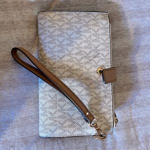 Michael Kors wristlet wallet